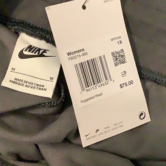 Nike Size 1X Standard Fit High Rise Full Length. New With Tags. - Picture 7 of 8